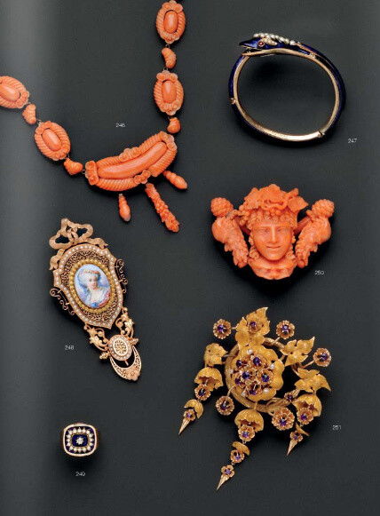 精美的古董珠宝首饰