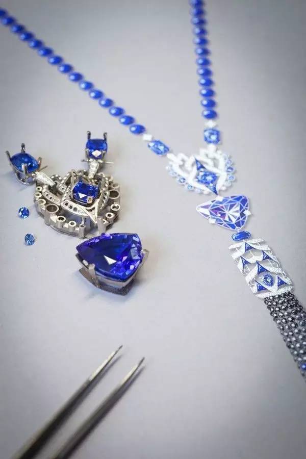 手绘拿不出手,都不好意思讲是珠宝设计师