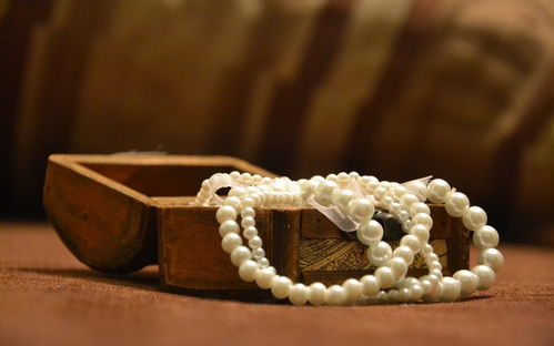 华丽的珠宝首饰高清桌面壁纸