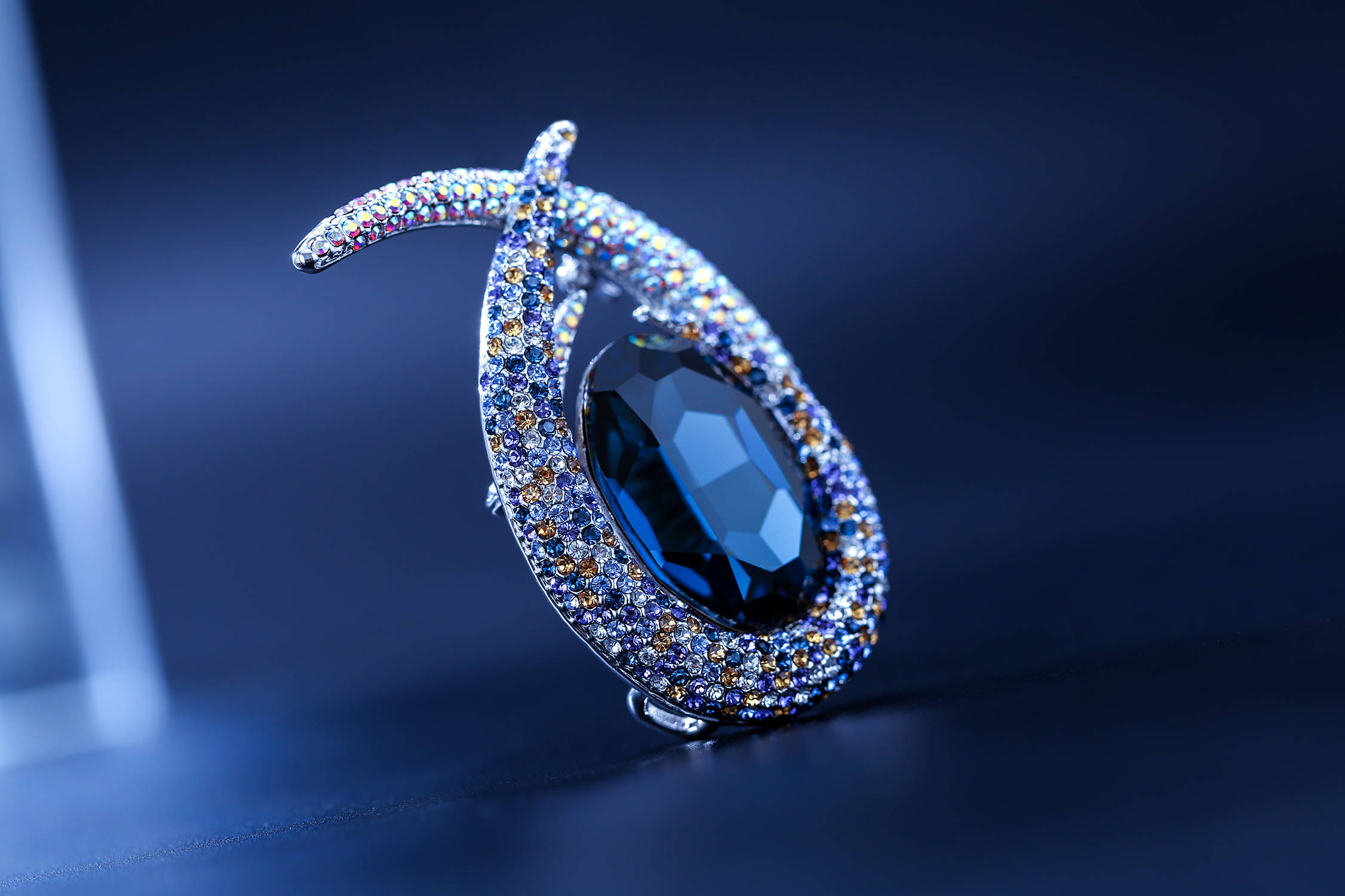 2024珠宝古玩鉴定师证书容易拿吗?拿证的渠道?谁下发的证?报名有啥要